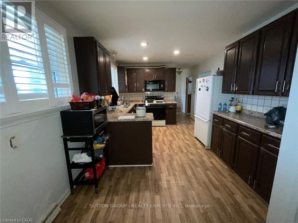 Detached at 415 MOUNT PLEASANT ROAD, Brantford