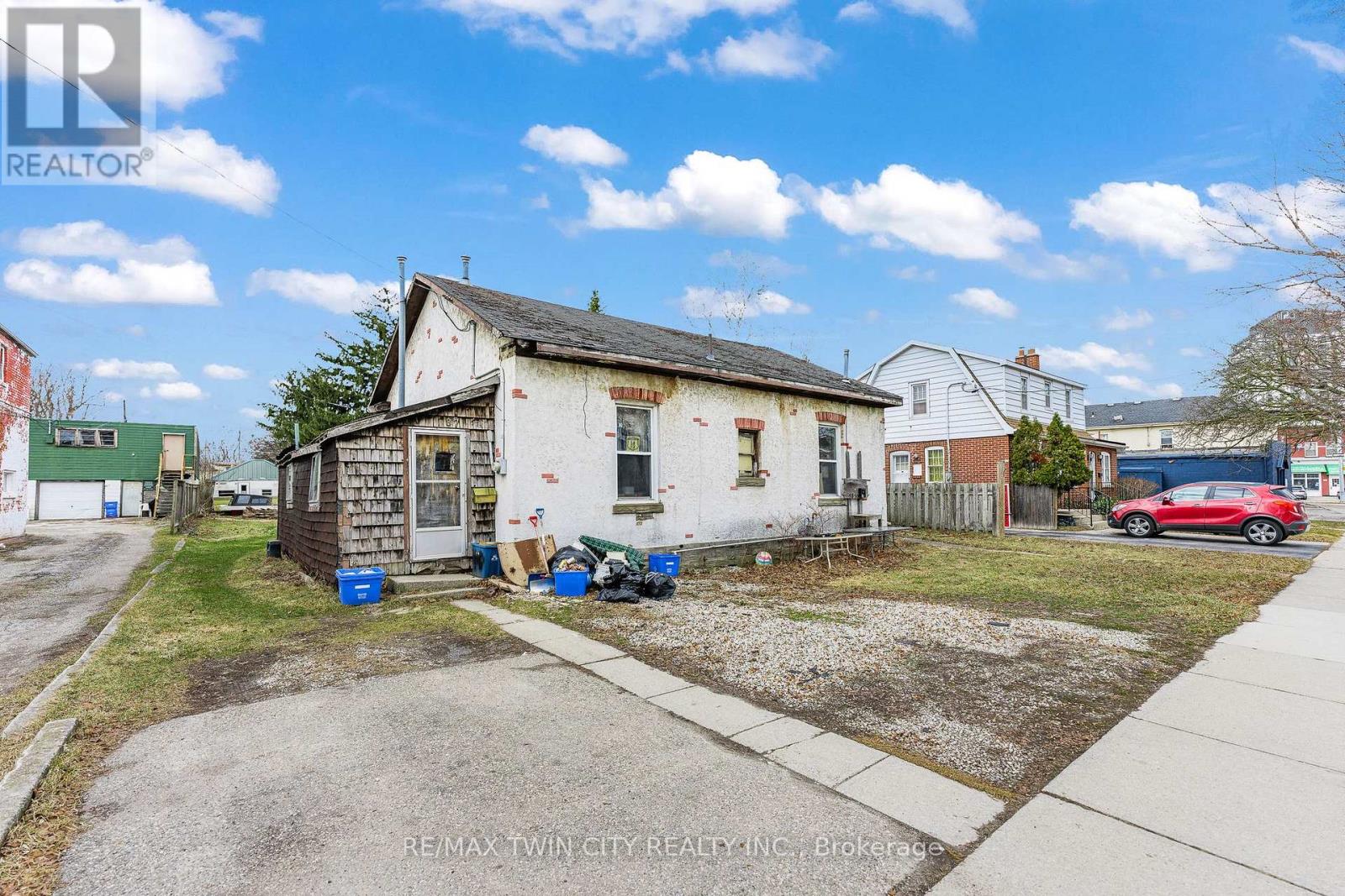 Semi-Detached/Link at 85 ERIE AVENUE, Brantford