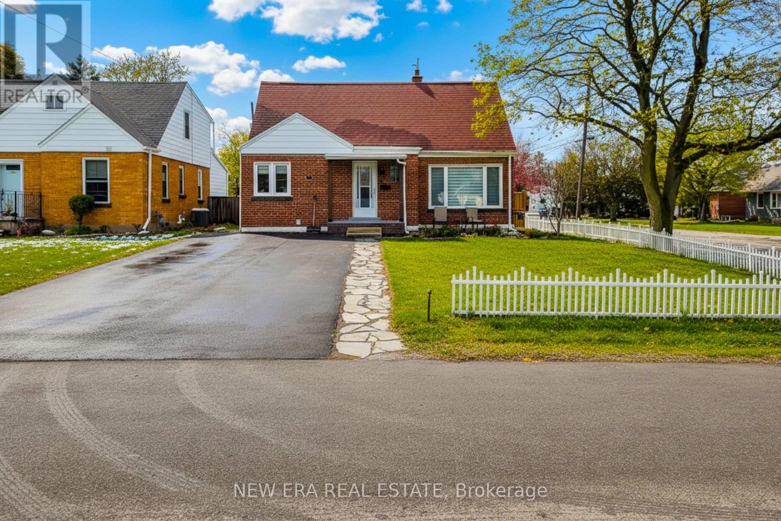 Detached at 29 SECOND STREET N, Hamilton (Stoney Creek)