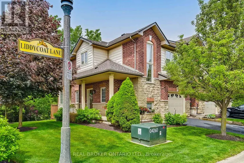 Townhouse at 5 LIDDYCOAT LANE, Hamilton