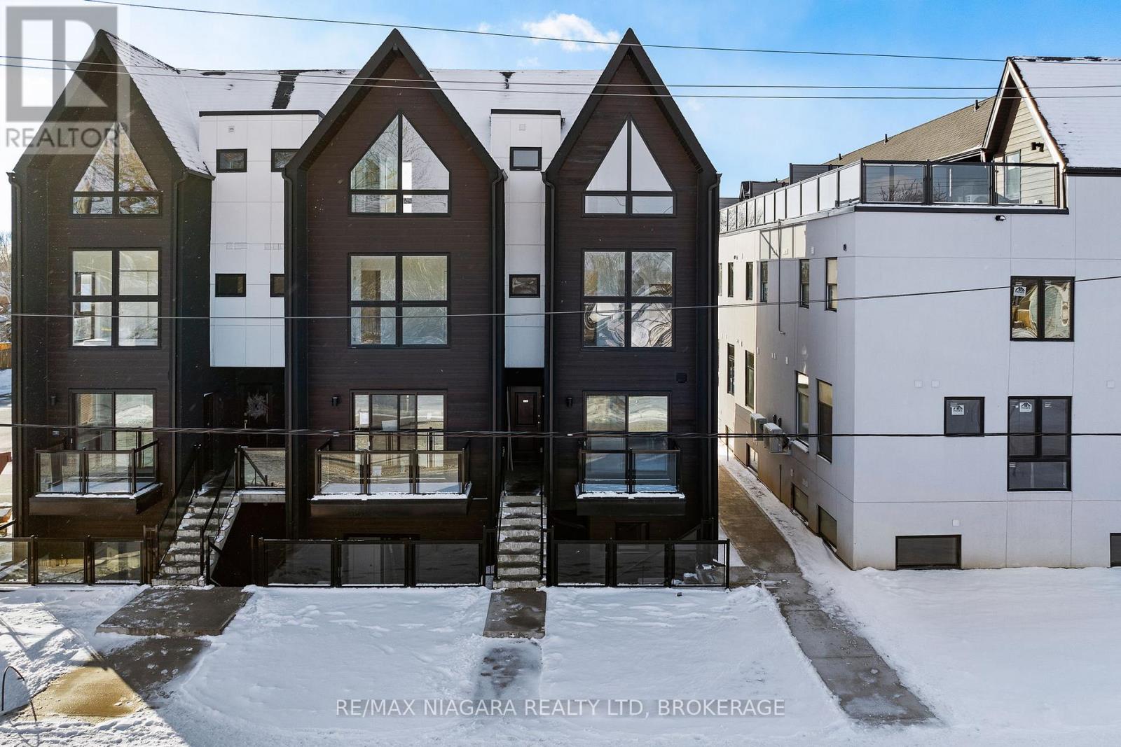 Apartment at 209 - 7277 WILSON CRESCENT, Niagara Falls (Oldfield)