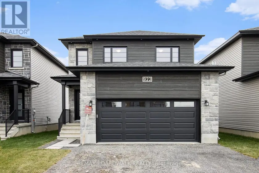 Detached at 464 FALCON LANE, Russell