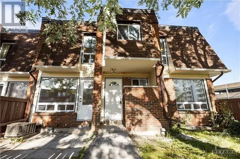 Townhouse at 41 - 2939 FAIRLEA CRESCENT, Ottawa