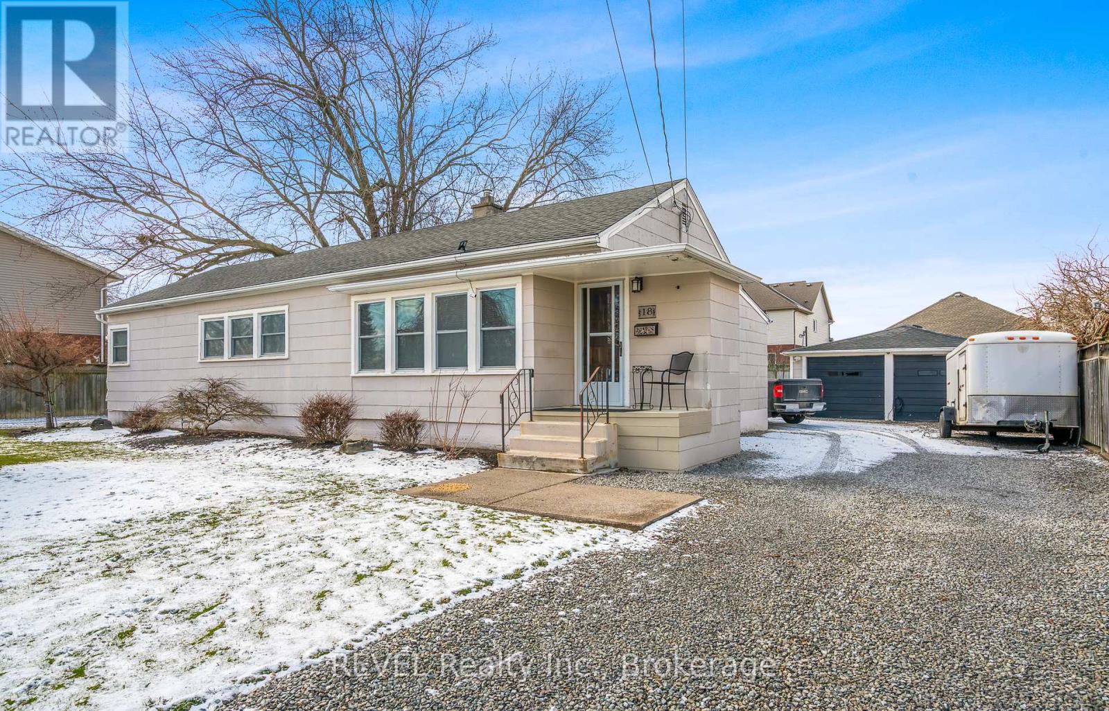 Detached at 18 VALLEY ROAD, St. Catharines (Rykert/Vansickle)