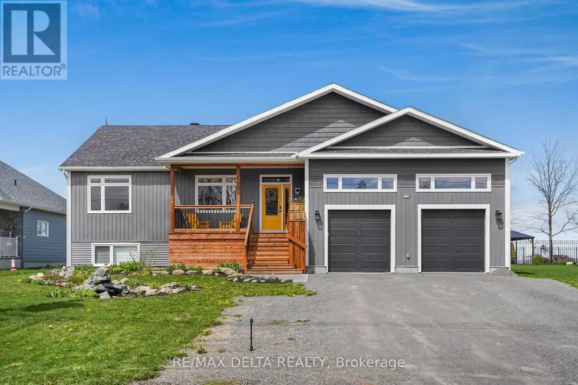 Detached at 100 PENDLETON STREET, Champlain