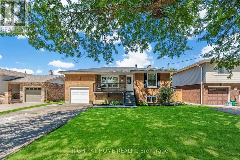 Detached at 3 BARANIUK STREET, St. Catharines (Lakeport)