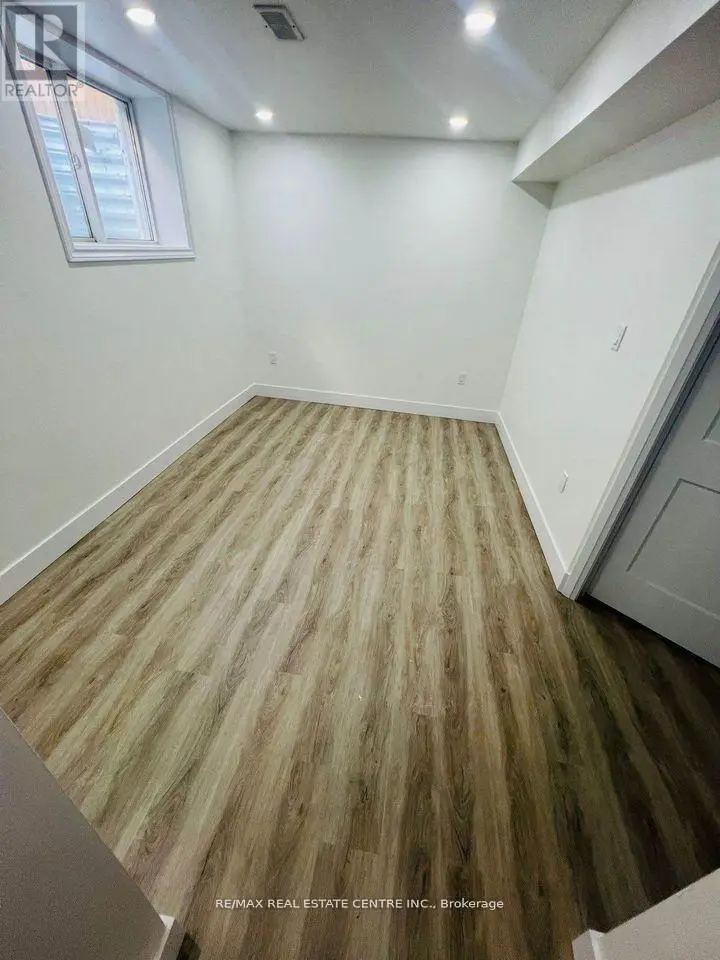 Detached at BASEMEN - 3916 AUCKLAND AVENUE, London