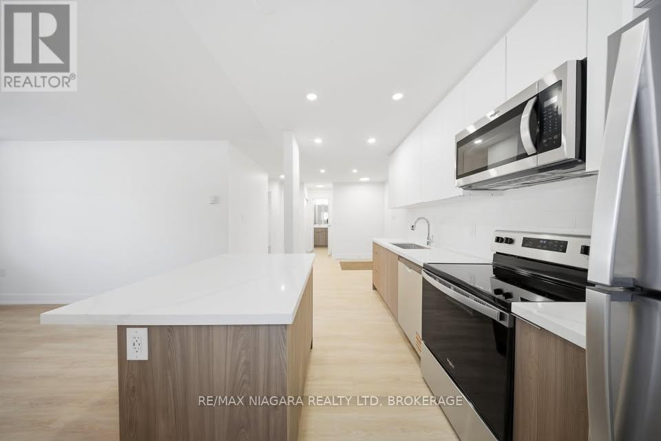 Multiplex at 25 DOWNES AVENUE, Prince Edward County (Picton Ward)