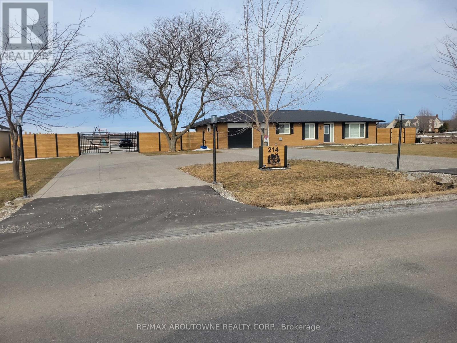 Detached at 214 BINBROOK ROAD, Hamilton