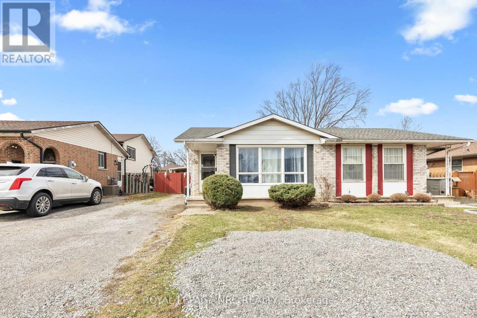 Semi-Detached/Link at 20 CANTERBURY DRIVE, St. Catharines (Oakdale)