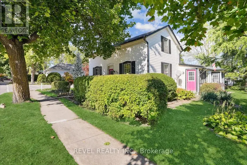 Detached at 250 MILL STREET N, Hamilton