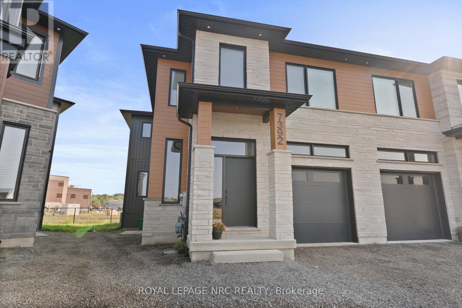 Semi-Detached/Link at 7392 SPLENDOUR DRIVE, Niagara Falls (Brown)