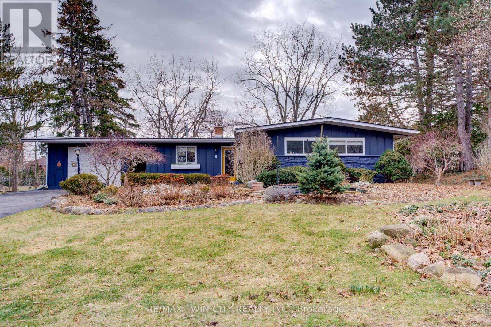 Detached at 9 SUMMERHAYES CRESCENT, Brantford