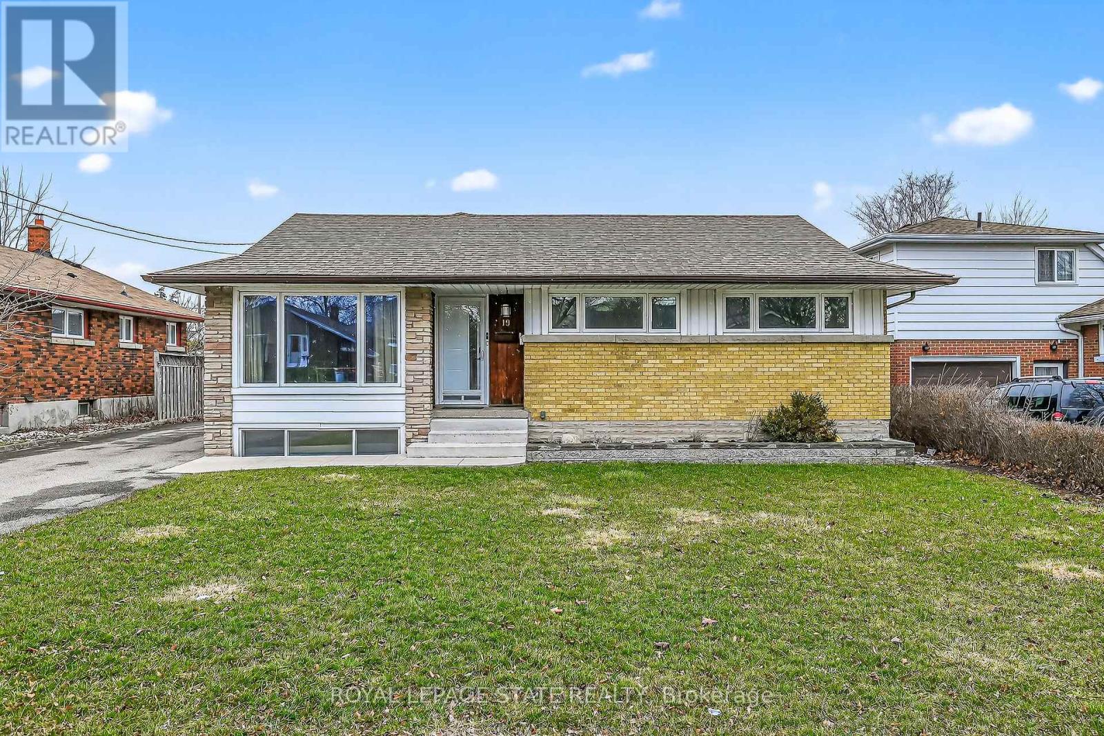 Detached at 19 BURFIELD AVENUE, Hamilton (Huntington)