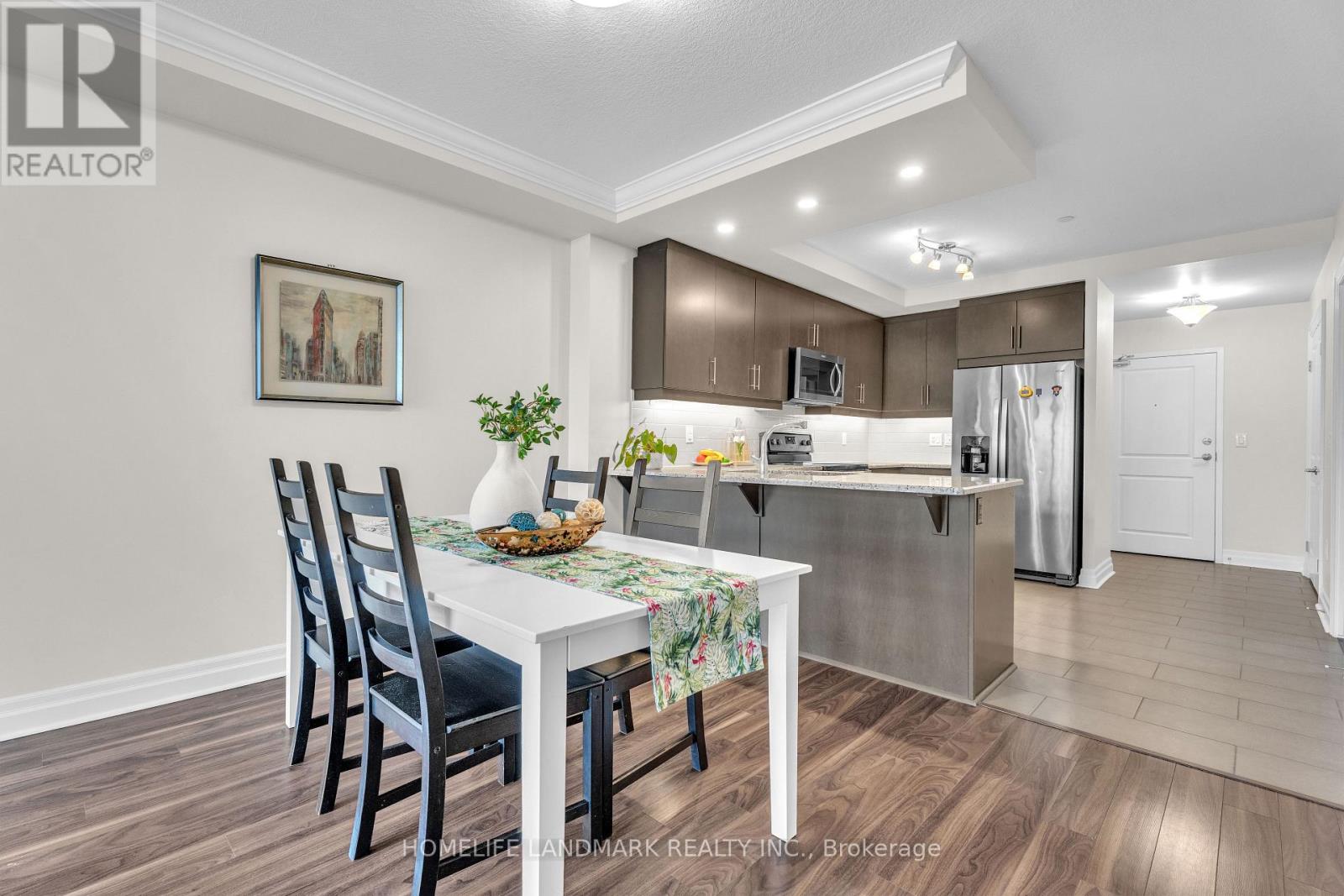 Apartment at 313 - 260 VILLAGEWALK BOULEVARD, London