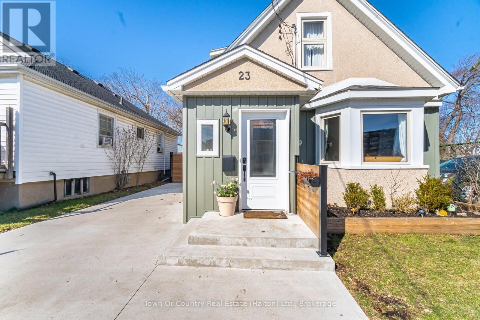 Detached at 23 PRINCE STREET, St. Catharines (E. Chester)