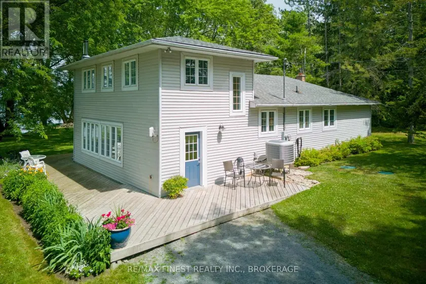 Detached at 120 DRUMGOOLE LANE, Loyalist