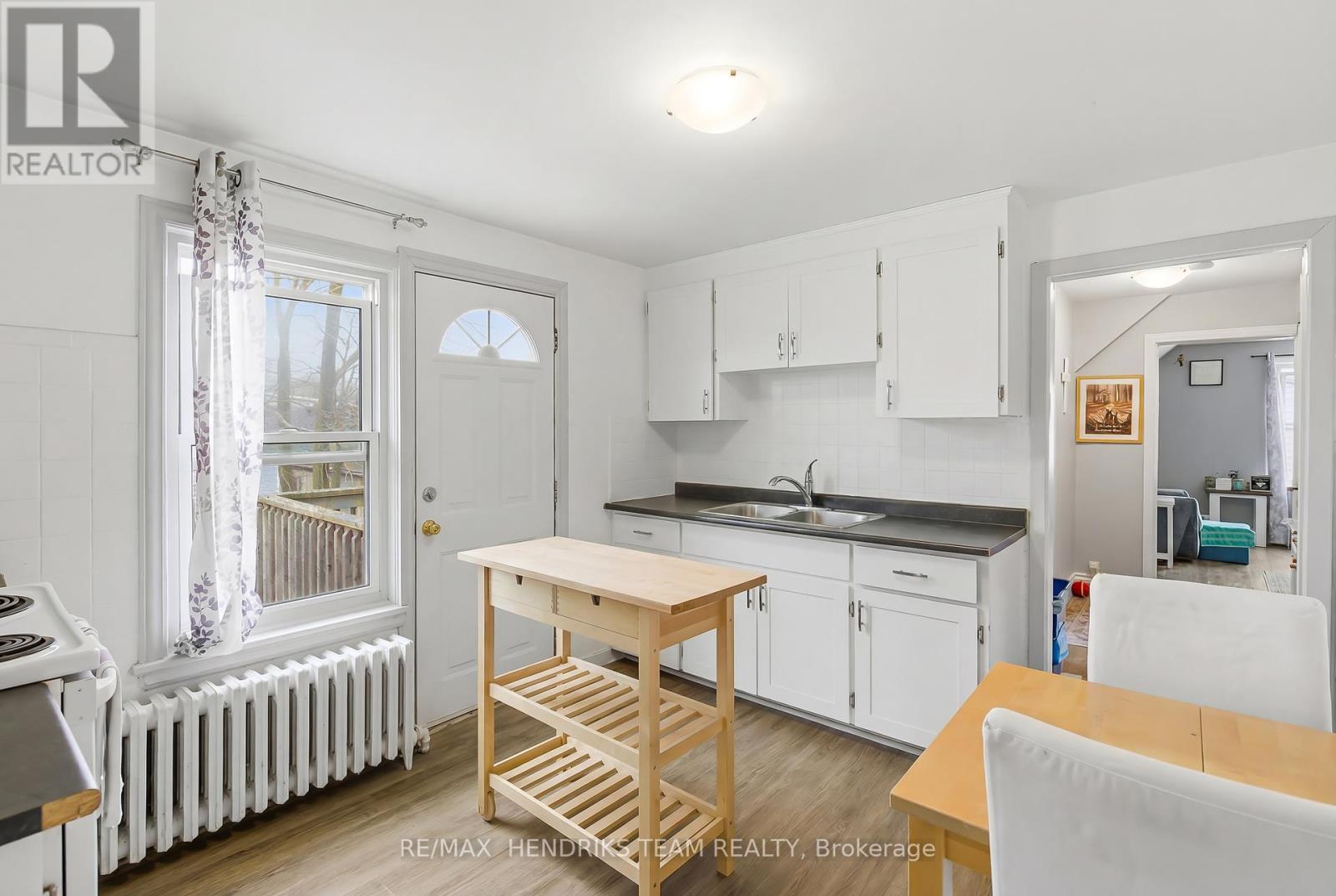 Multiplex at 140 EASTCHESTER AVENUE, St. Catharines