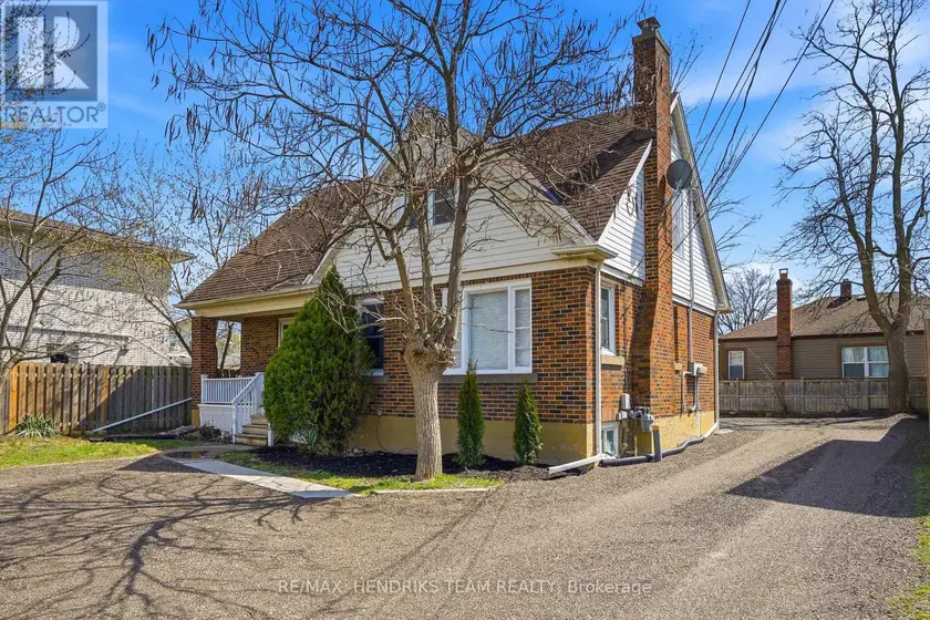 Multiplex at 140 EASTCHESTER AVENUE, St. Catharines (E. Chester)