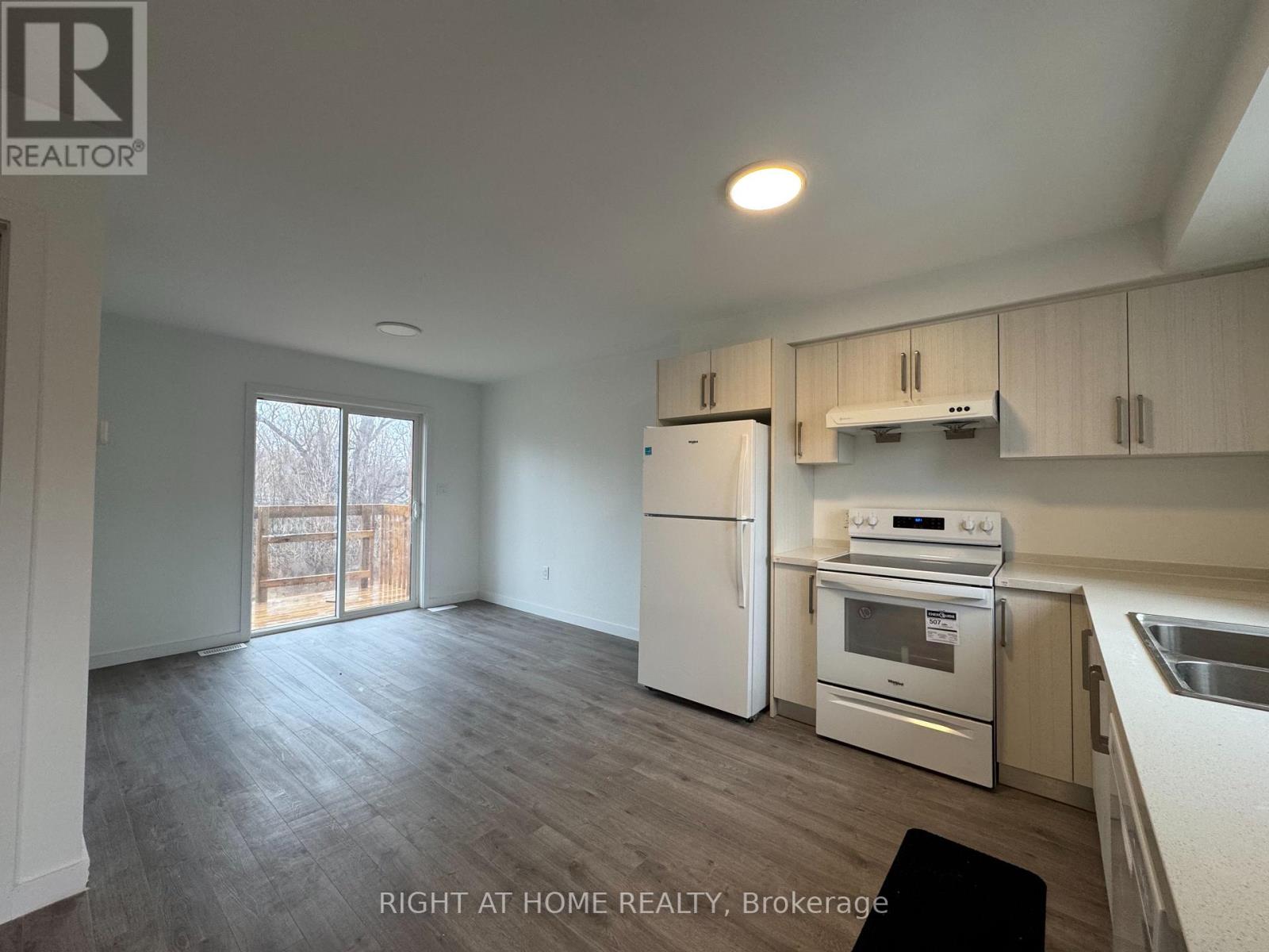 Townhouse at (MAIN) - 127 HIGHRIVER TRAIL, Welland (Broadway)