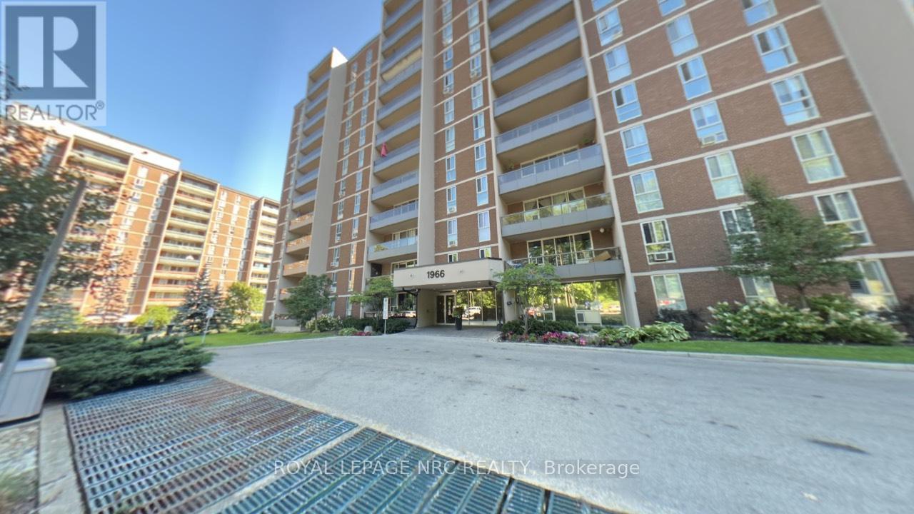Apartment at 306 - 1966 MAIN STREET W, Hamilton (Ainslie Wood)