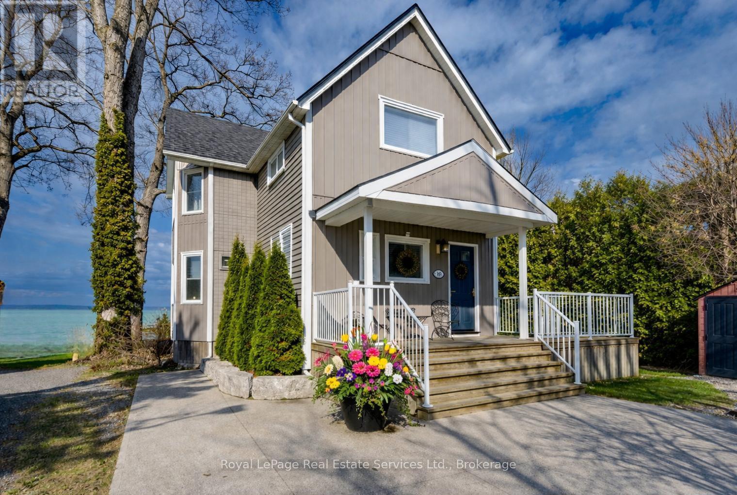Detached at 1 TENTH STREET, Grimsby (Grimsby Beach)