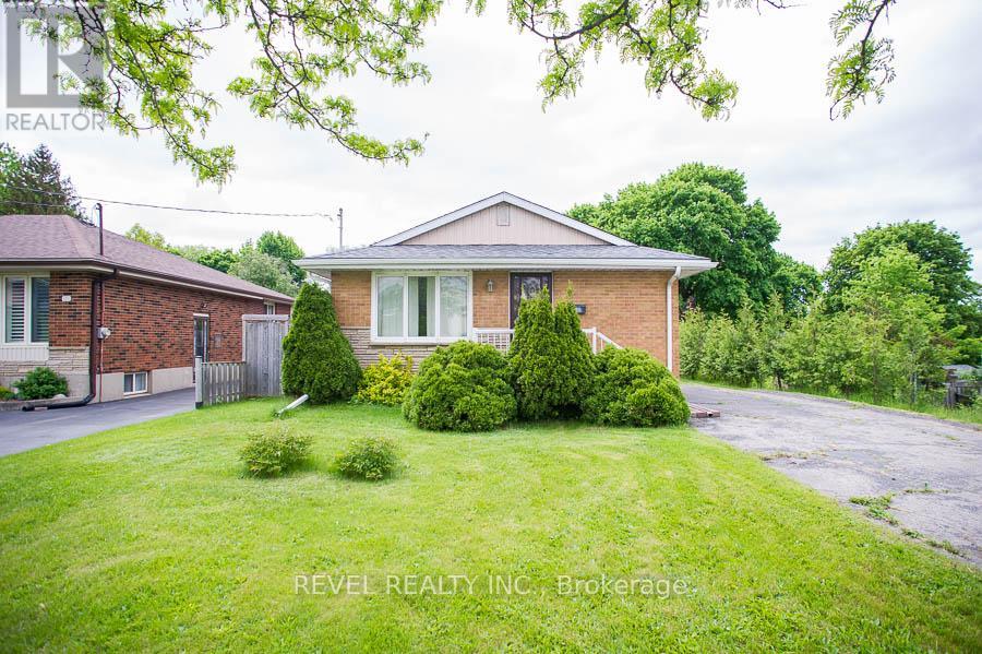 Detached at 120 HENRY STREET, Brantford