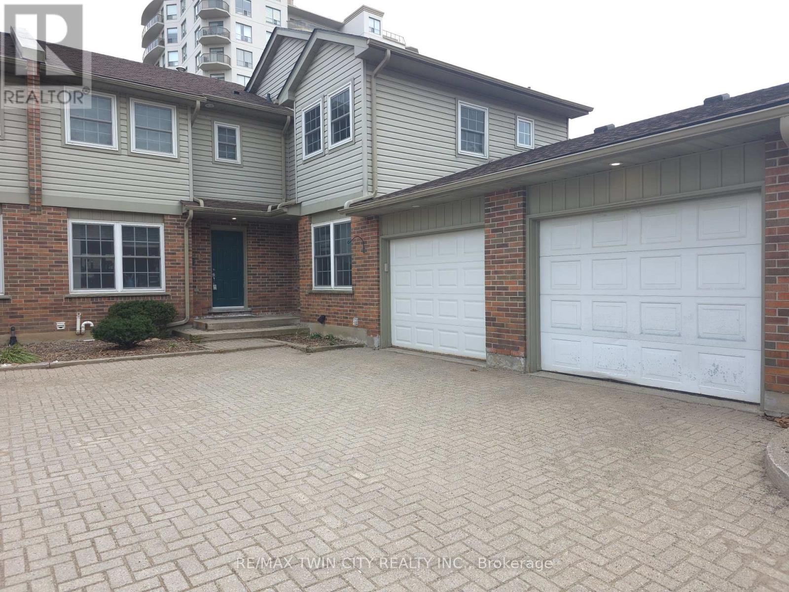 Townhouse at 6 - 250 KEATS WAY, Waterloo