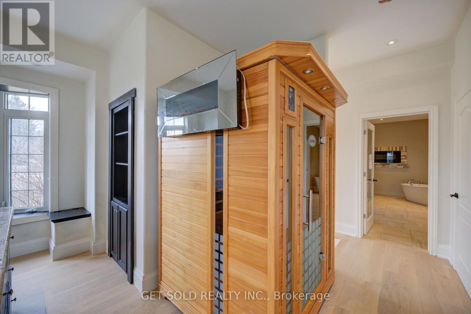 Detached at 214 MAPLE AVENUE S, Brant