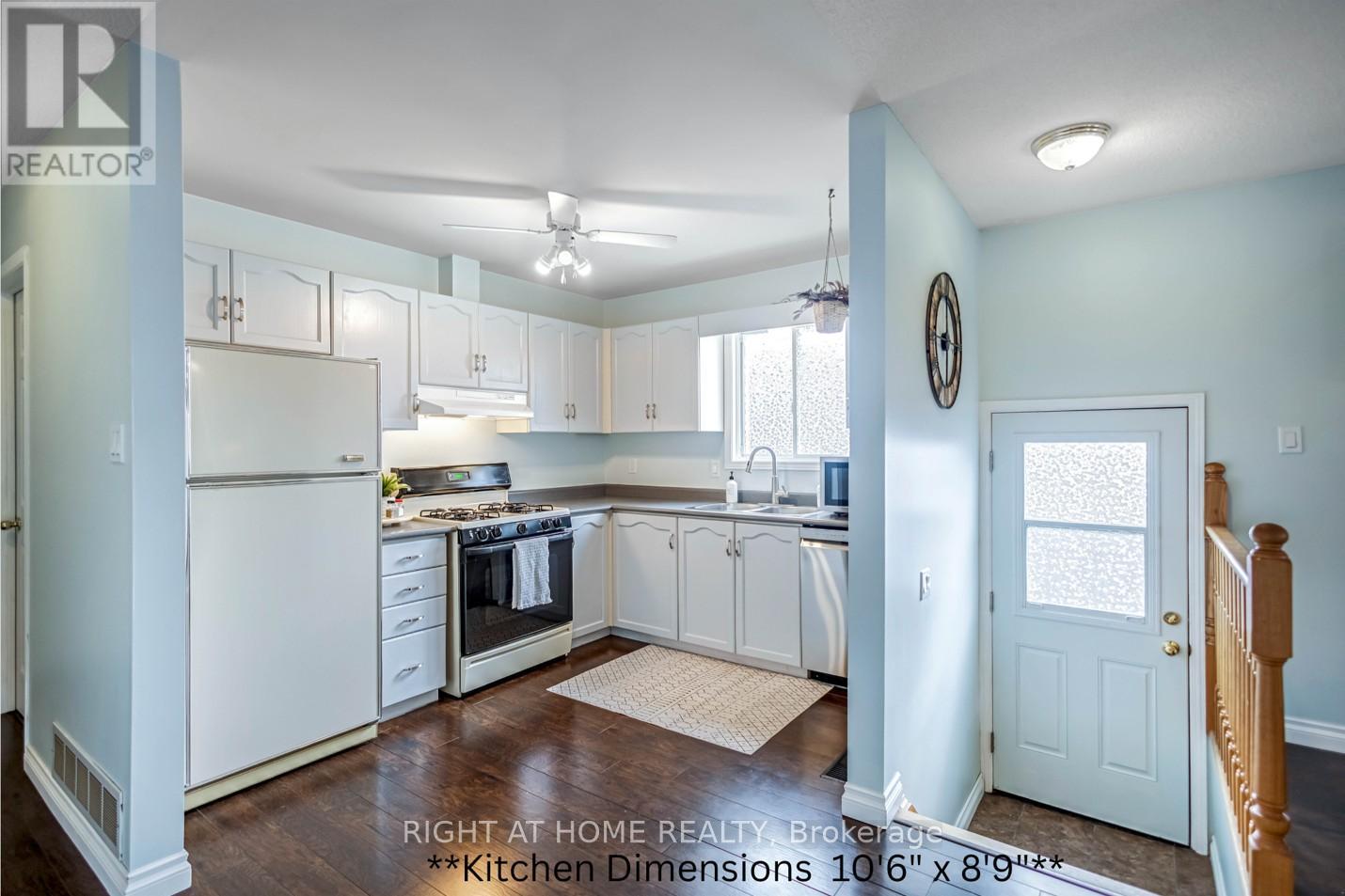 Semi-Detached/Link at 8 BRANTDALE AVENUE, Hamilton