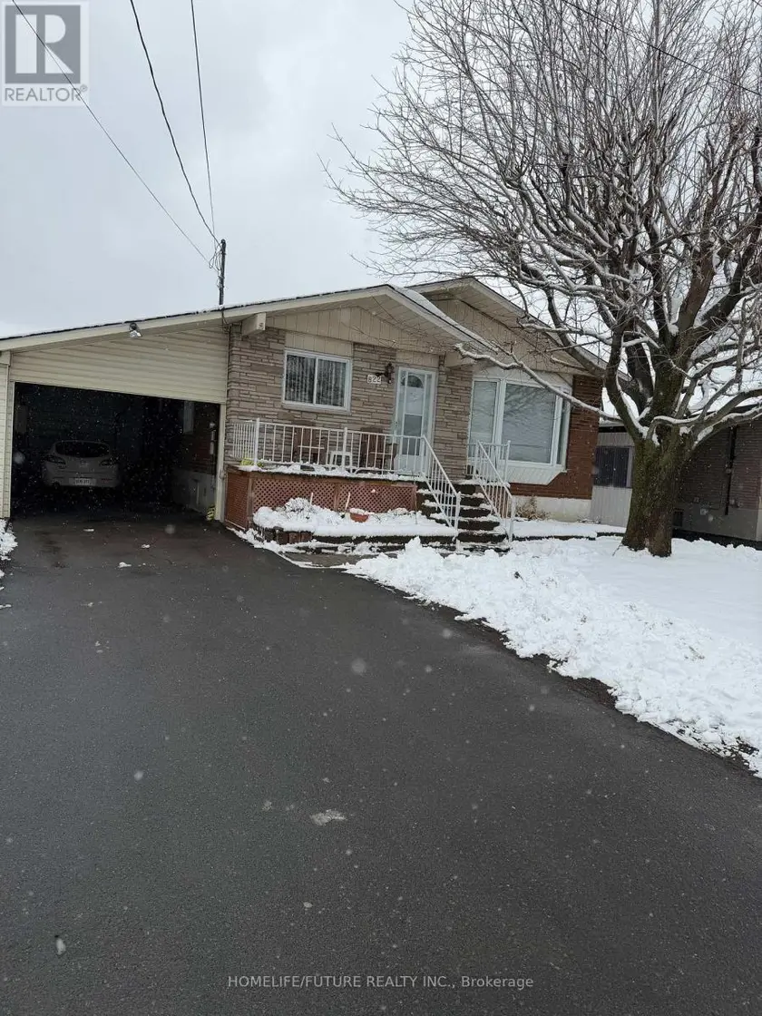 Detached at 822 ALICE STREET, Cornwall