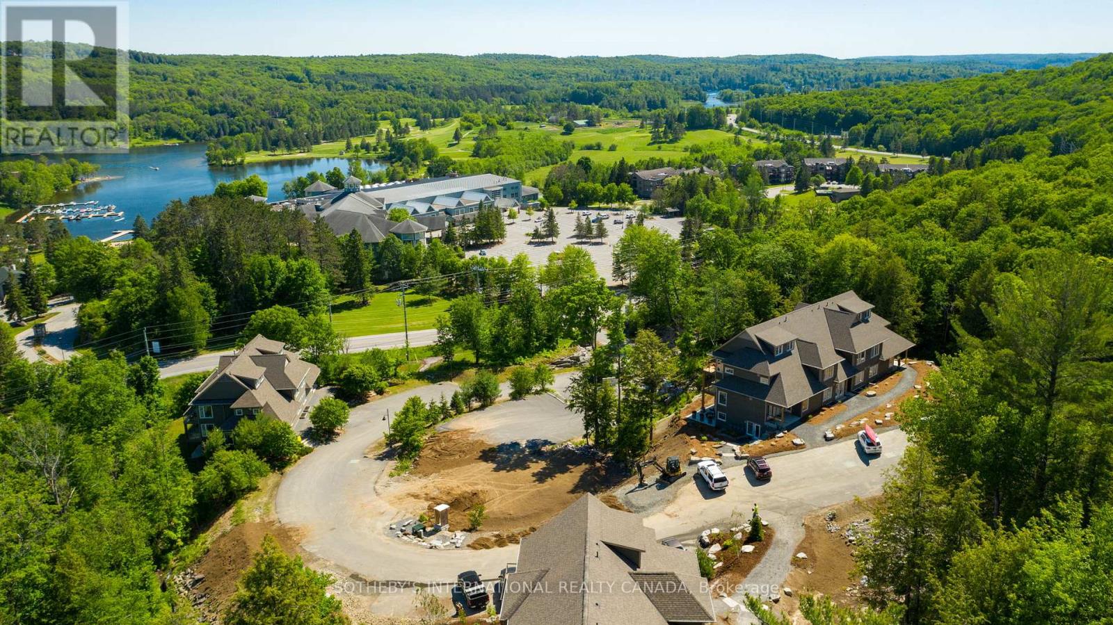 Apartment at 302 - 3 TREE TOPS LANE, Huntsville (Chaffey)