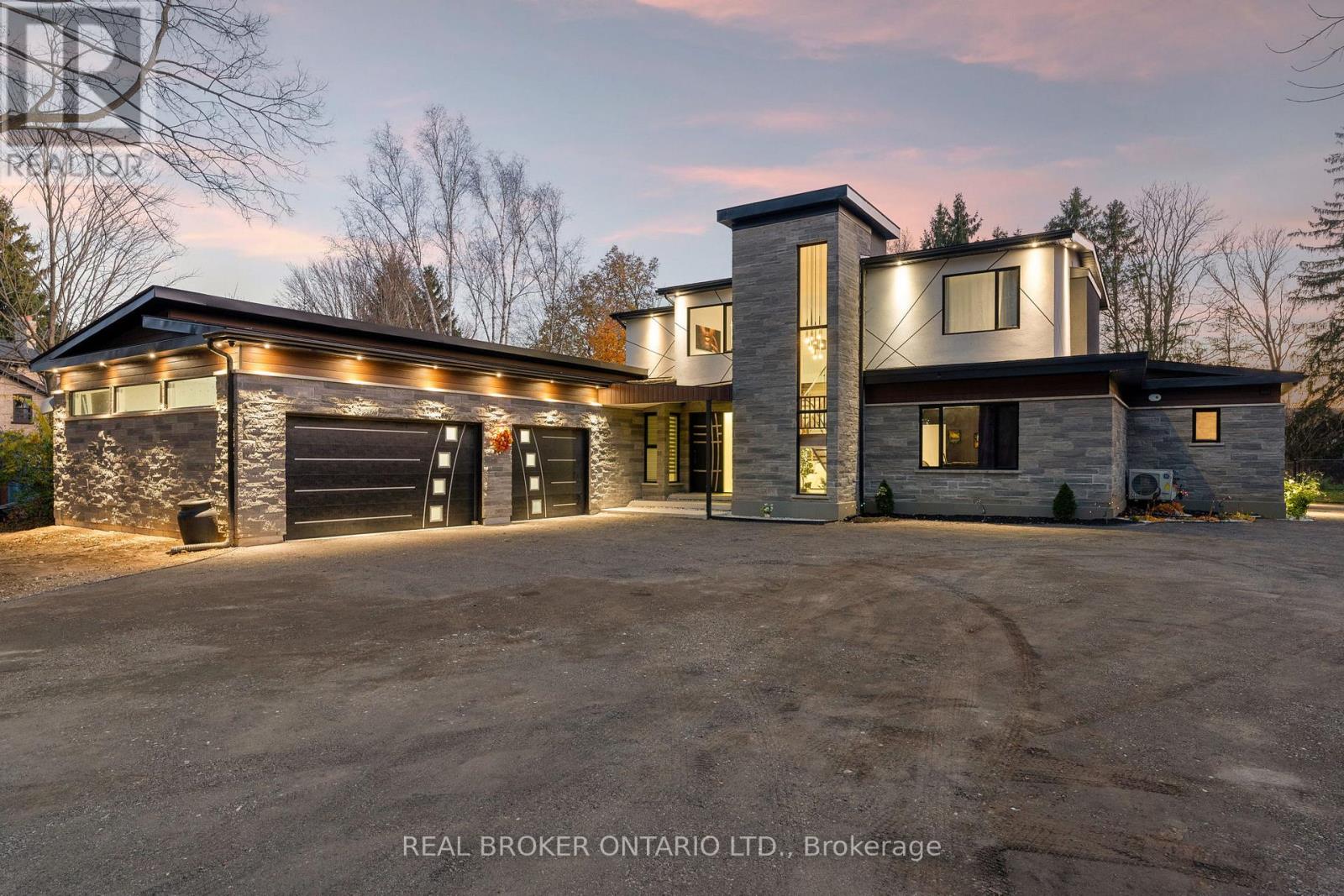 Detached at 6 CAMPBELL FARM ROAD, Brant (Oakland)