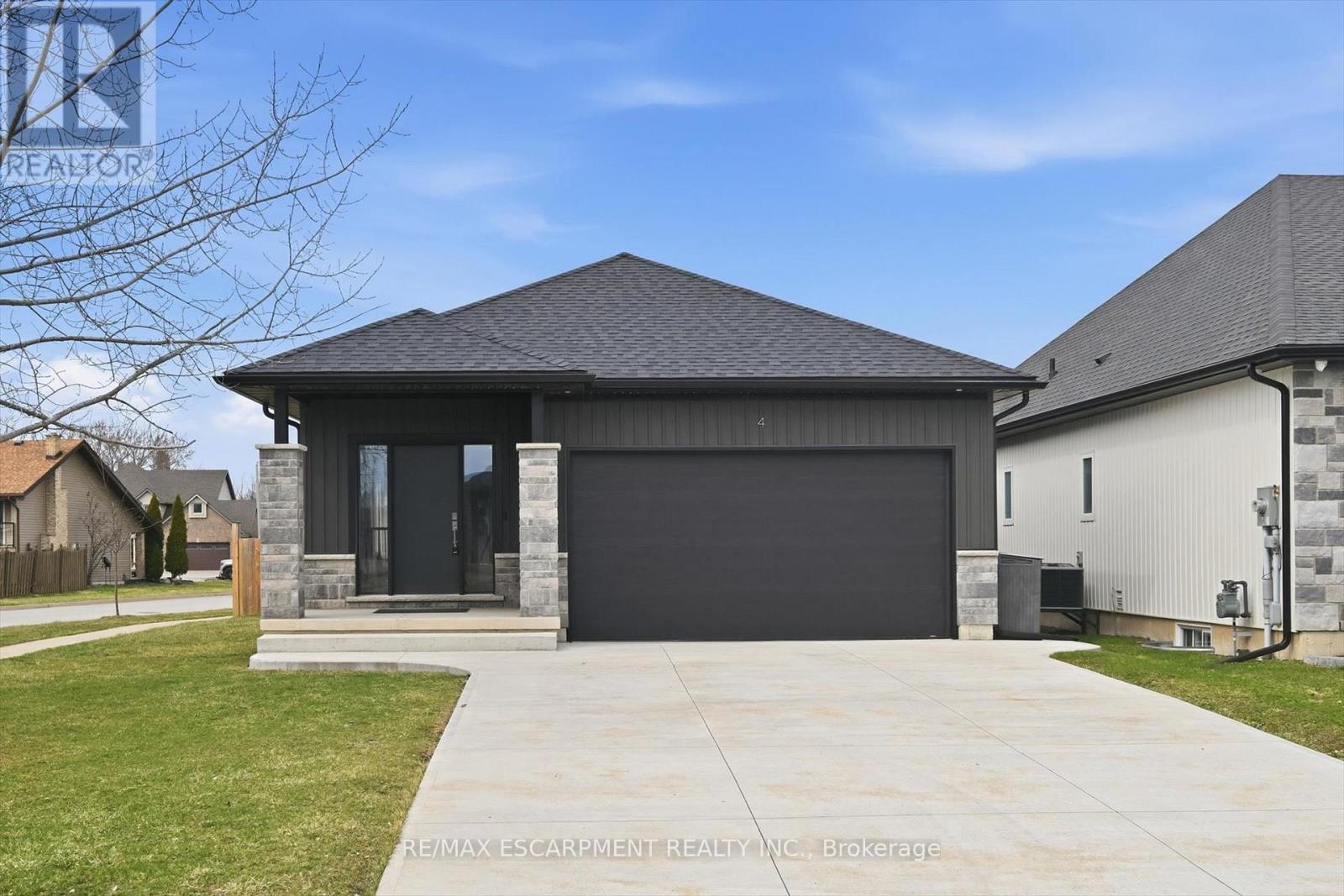 Detached at 4 HARVARD COURT, Welland (Dain City)