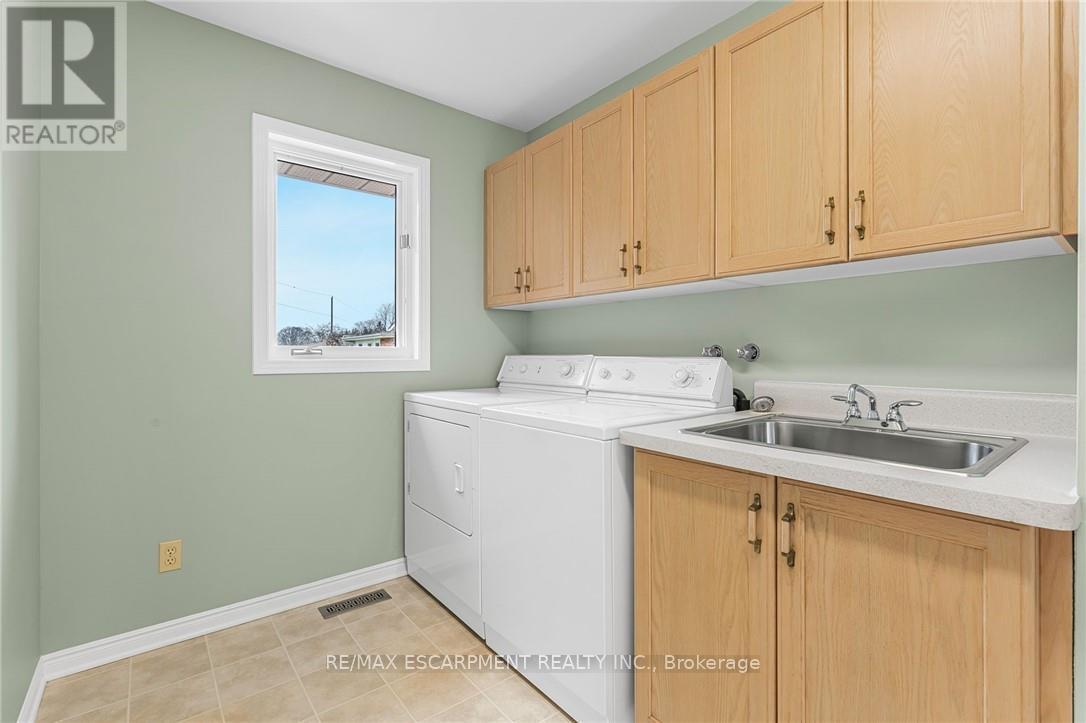 Detached at 3503 LAKESHORE ROAD, Lincoln