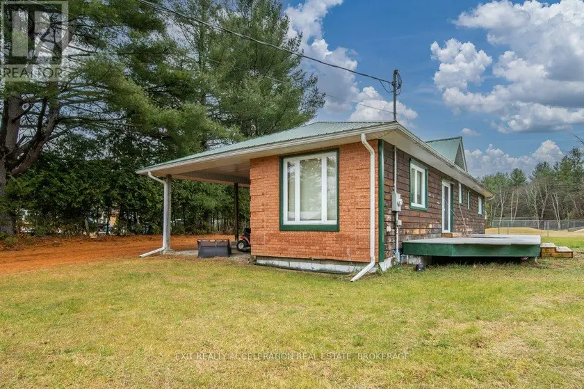 Detached at 14 WEST PARK LANE, Addington Highlands