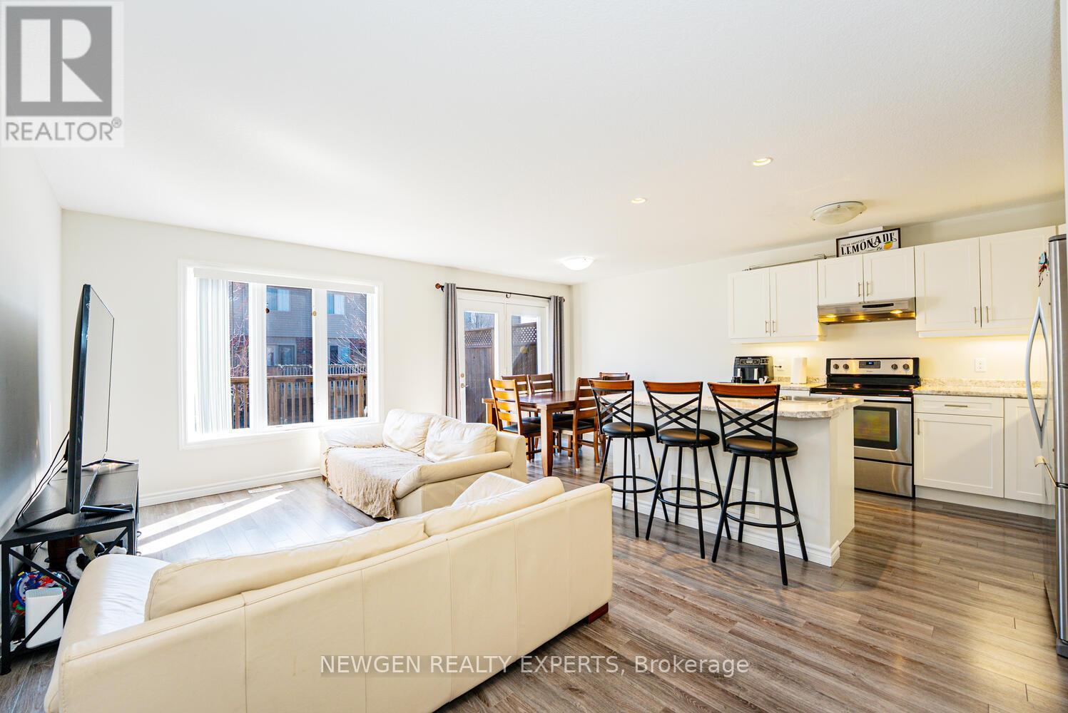 Townhouse at 37 - 3399 CASTLE ROCK PLACE, London South (South W)