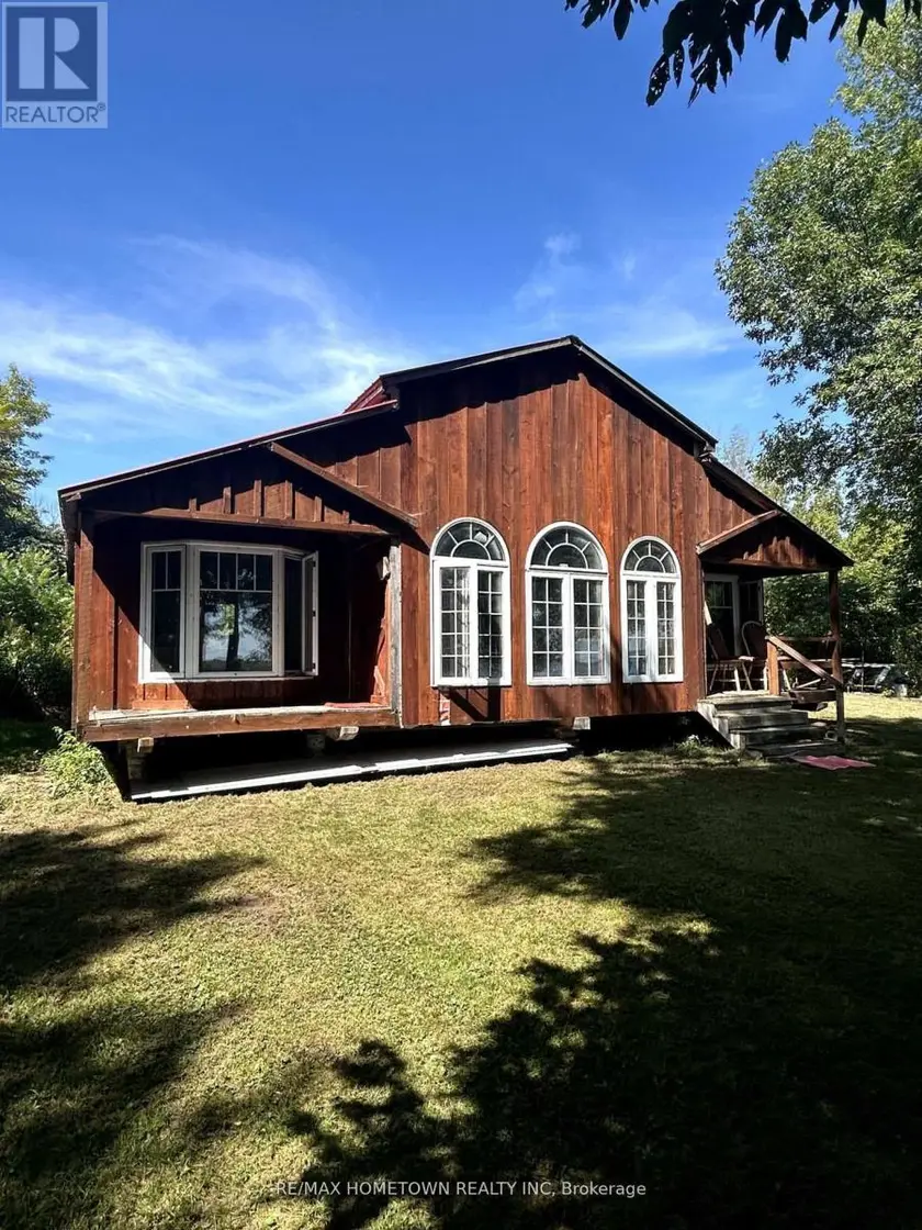 Detached at 8 ST. FRANCIS ISLAND, South Glengarry