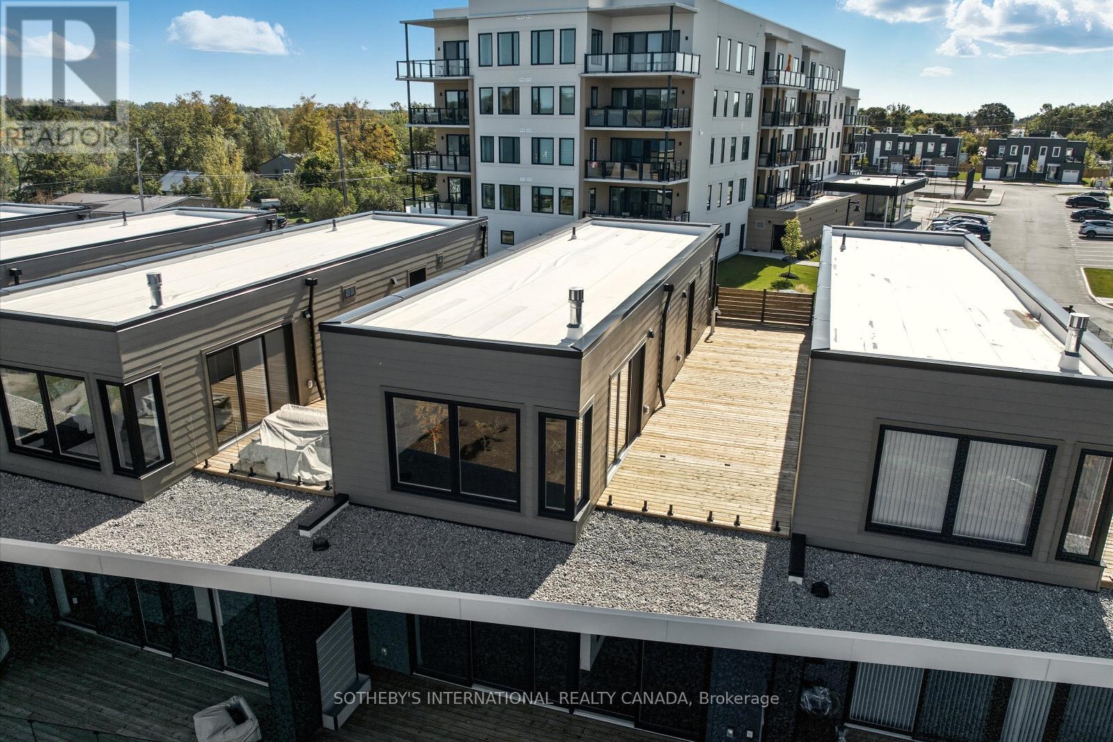 Townhouse at 17 - 19 WEST ST N STREET, Kawartha Lakes