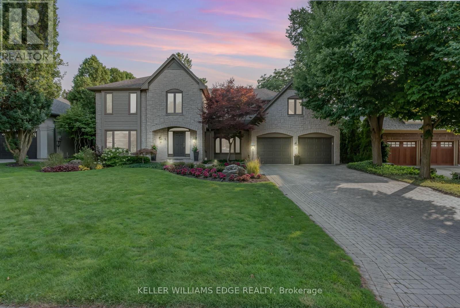 Detached at 9 FLANDERS DRIVE, Hamilton (Waterdown)