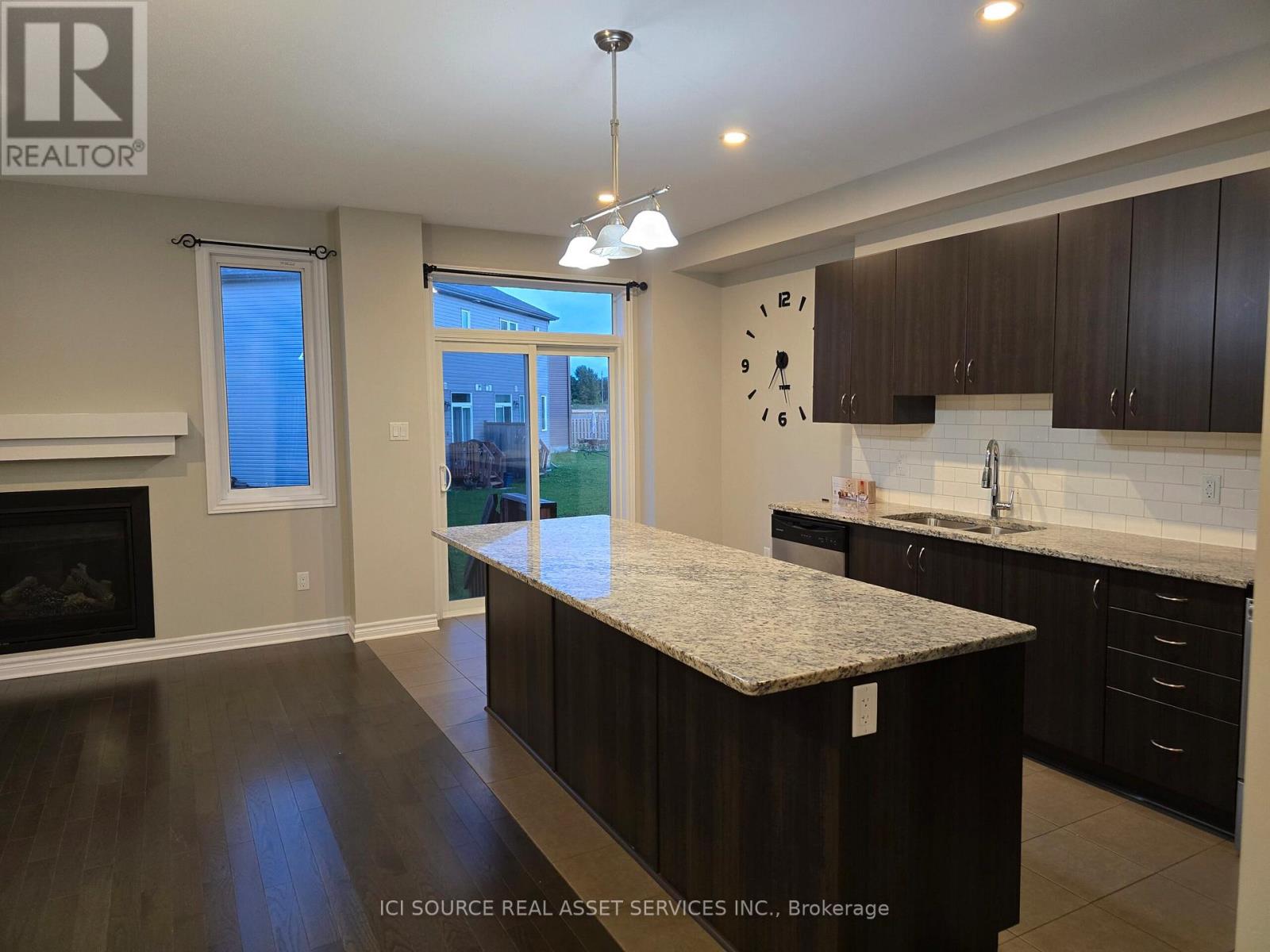 Townhouse at 193 KIMPTON DRIVE, Ottawa