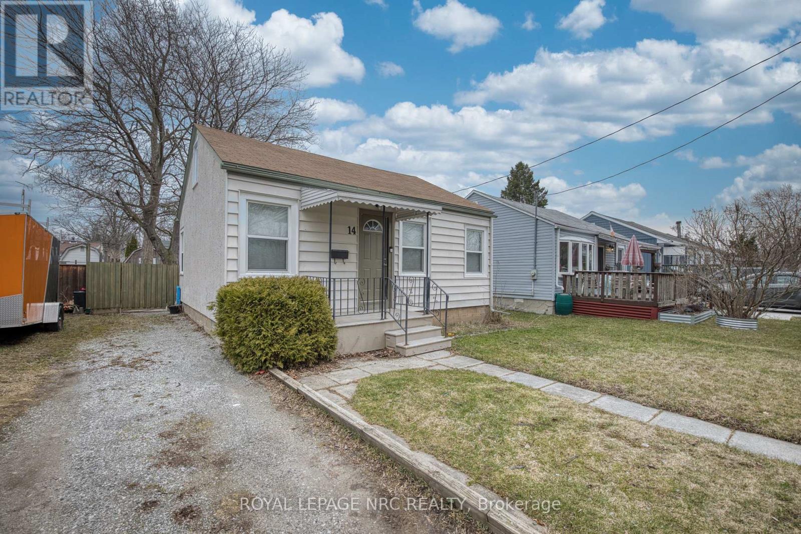 Detached at 14 HILDA STREET, St. Catharines (Western Hill)