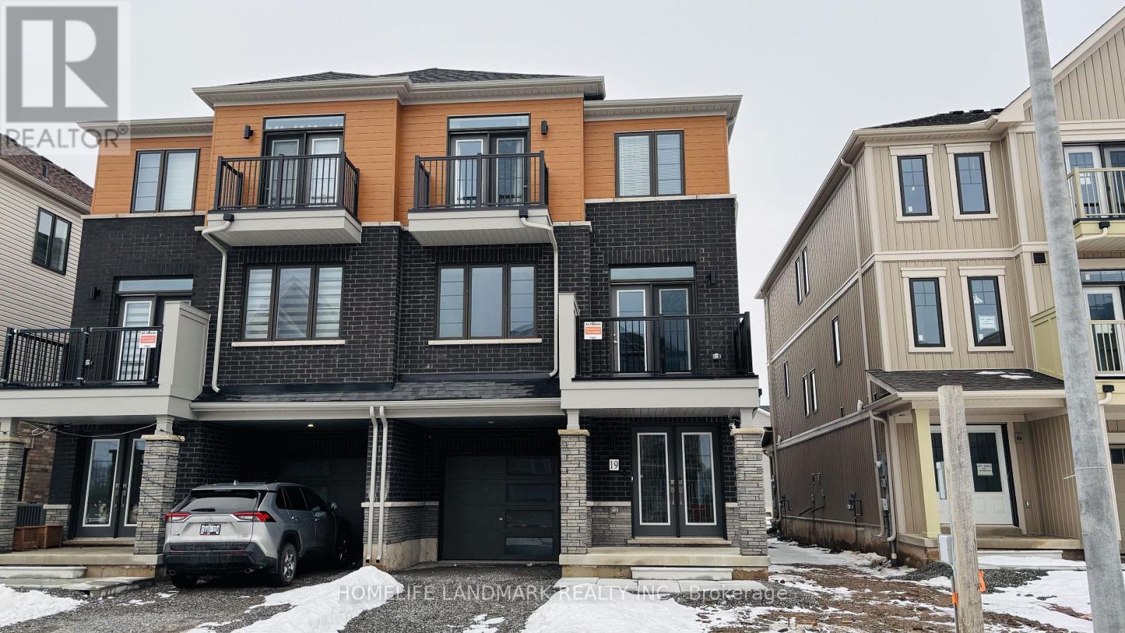 Townhouse at 19 POGIE DRIVE, Welland (Dain City)