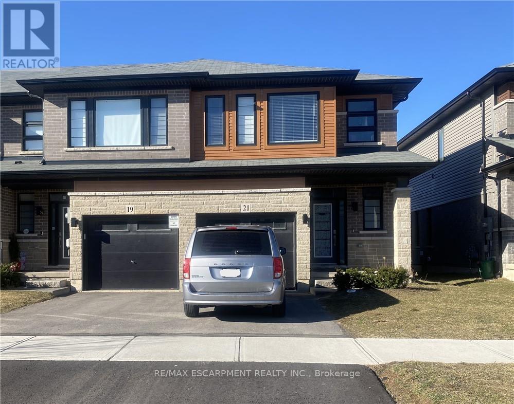Townhouse at 21 JUNE CALLWOOD WAY, Brantford