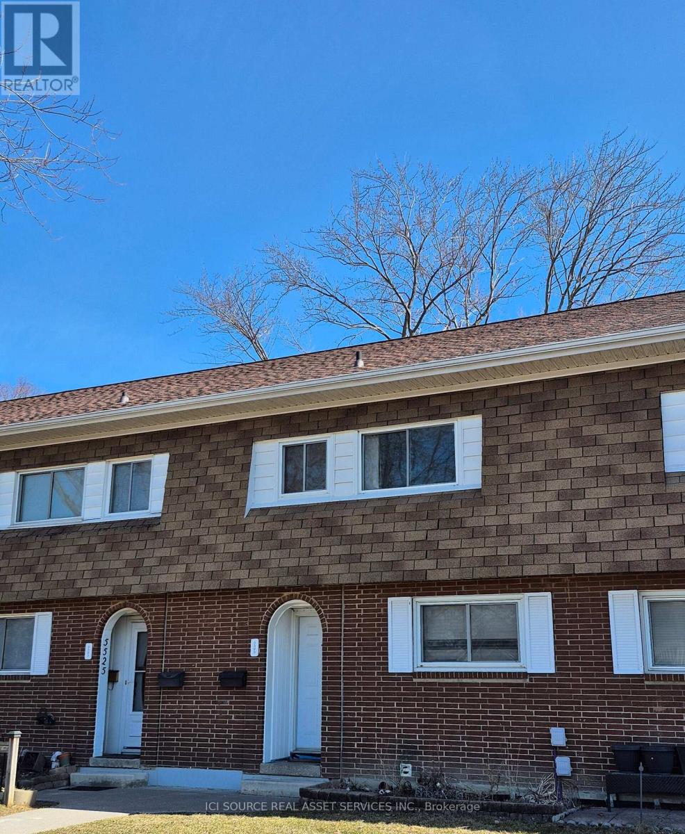 Townhouse at 17 - 5523 CORONATION AVENUE, Windsor