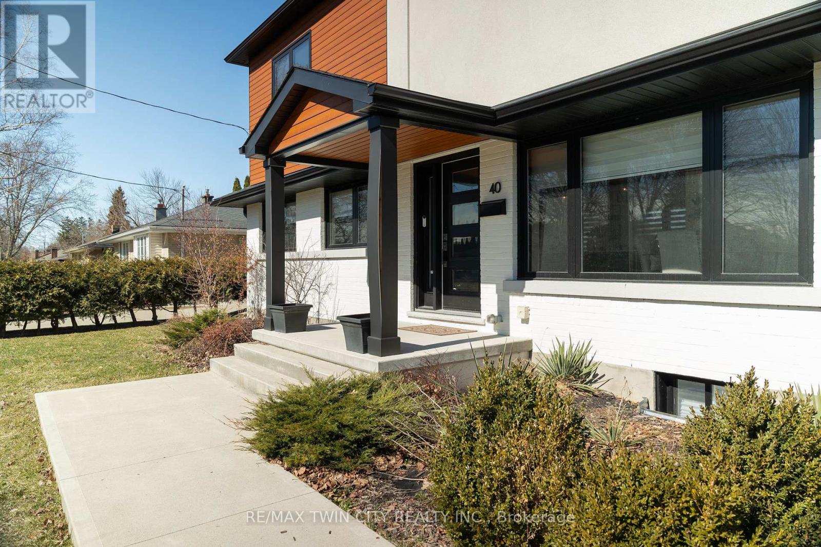 Detached at 40 VARADI AVENUE, Brantford