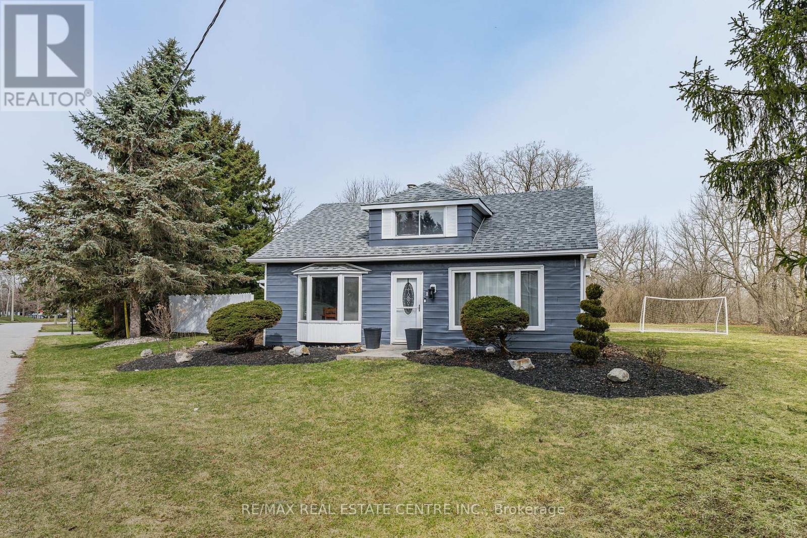 Detached at 1 HUGHSON STREET, North Dumfries
