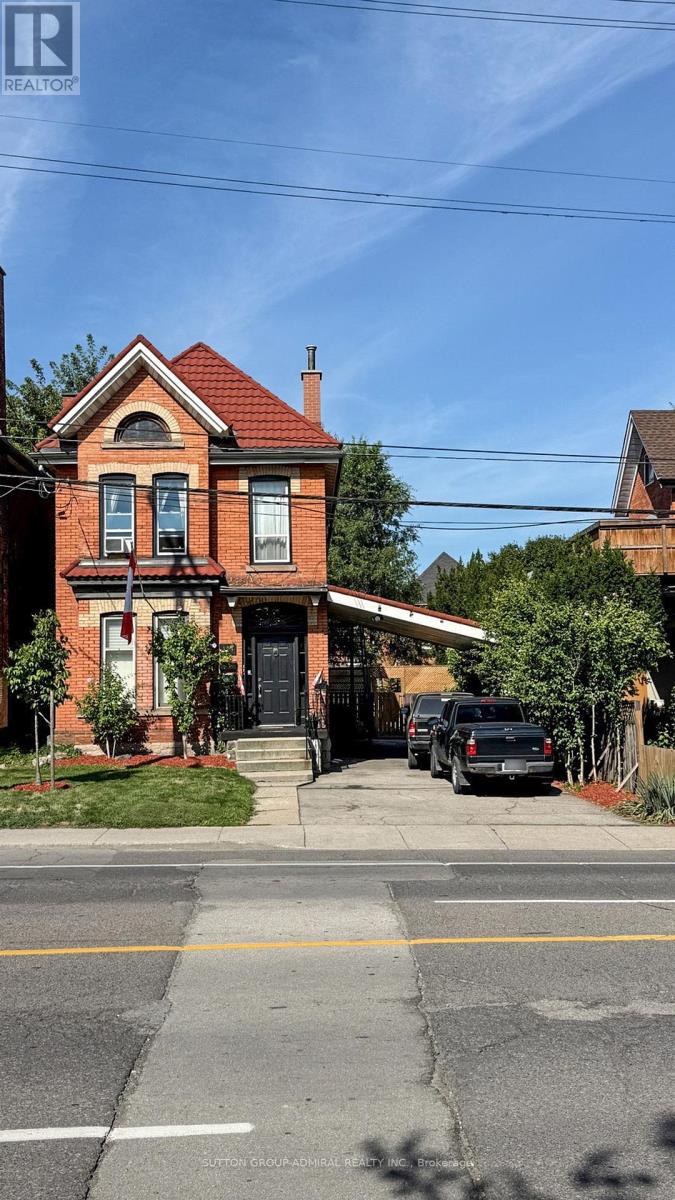 Multiplex at 164 WENTWORTH STREET S, Hamilton (Stinson)