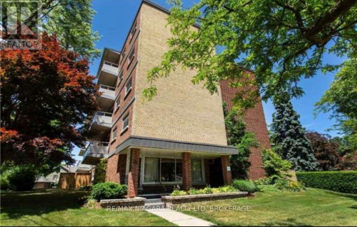 Apartment at 404 - 14 NORRIS PLACE, St. Catharines (Downtown)
