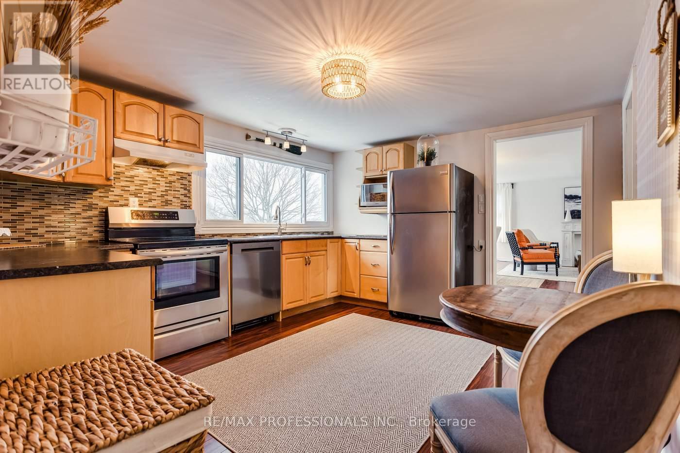 Detached at 22 LAWRENCE STREET N, Kawartha Lakes